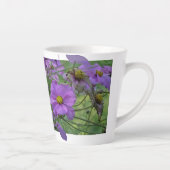 Belle Fleurs De Cosmea Design Latte Mug (Droite)