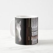 Belle Gray Mare Horse & Barn Coffee Mug (Devant gauche)