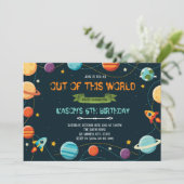 Belle invitation à la fête d'anniversaire dans l'e (Debout devant)