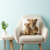Belle Lionne et son Petit Lancer Coussin (Chaise)