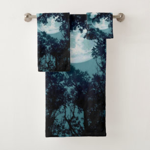 Belle Lune qui coule avec les arbres