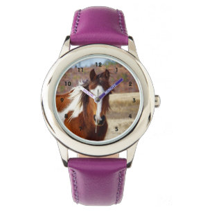 Belle montre d'enfants de cheval de peinture