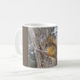 Belle Mug d'écureuil en hiver