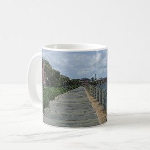 Belle promenade en bord de mer Coffee Mug