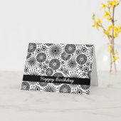 Belle rétro carte d'anniversaire noire et blanche (Fleur jaune)