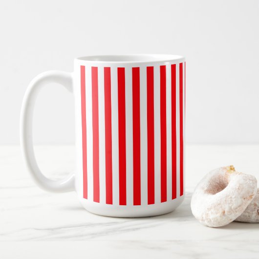 Belle rouge blanc rayures drôle café mug (Avec donut)