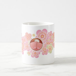 Belle tasse de style japonais avec la poupée de