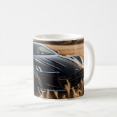 Belle tasse de voiture noire de luxe en champ sec (Devant droit)