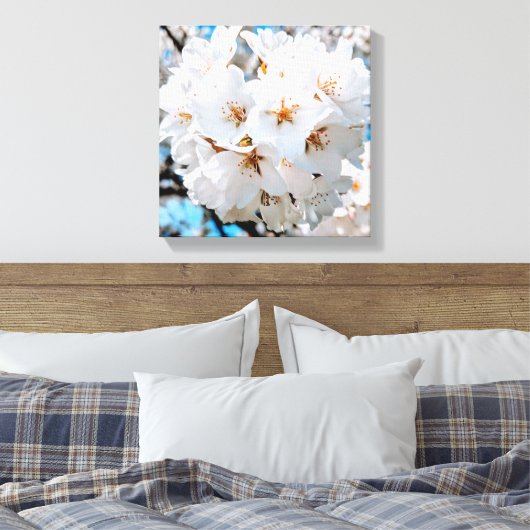 Belles fleurs blanches sous une toile de soleil br (Insitu(Chambre))
