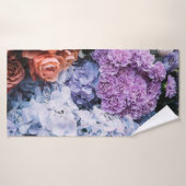 Belles fleurs florissantes (roses, hydrangées, c (Serviette de bain)