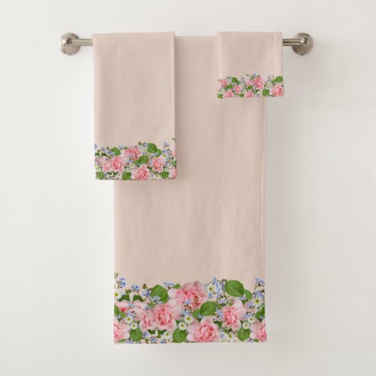 Belles fleurs roses sur du sable clair beige (En situation)