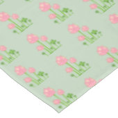 Belles fleurs roses sur nappes vert clair (Angle)