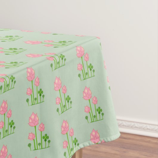 Belles fleurs roses sur nappes vert clair (In Situ)