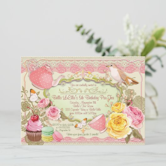 Belles invitations à la fête du thé (Debout devant)