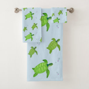 Belles tortues marines vertes sur fond bleu clair