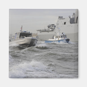 Bemanningen van de kustwacht en de politie magneet