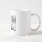 bemanningsroeiers in de boot aan de haven extra grote beker (Rechts)