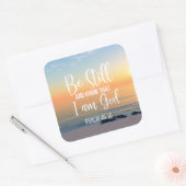 Ben nog steeds en weet dat ik God ben Vierkante Sticker (Envelop)