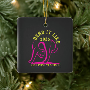 "Bend It Like 2025" Yoga Cat Keramisch Ornament
