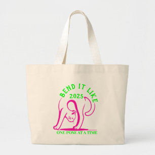 Bend It Like 2025: Yoga Kattenplezier Grote Tote Bag