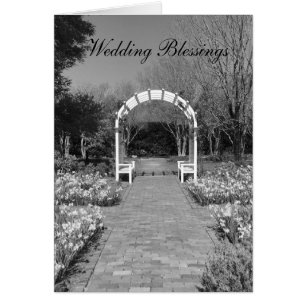 Bénédiction mariage Jardin noir et blanc avec arc