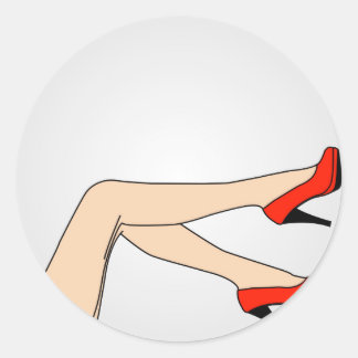 Benen van een vrouw met rode stiletto's ronde sticker