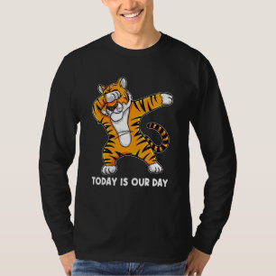 Bengal Tiger Dabbing Birthday Safari Zoo Wild T-shirt