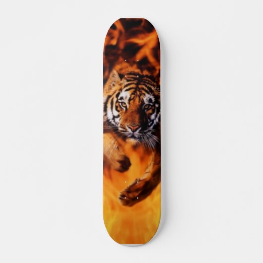 Bengal-Tiger-Jumping-Flames Skateboard (Voorkant)