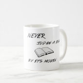 Beoordeel nooit een Mok van het Boek (Voorkant rechts)