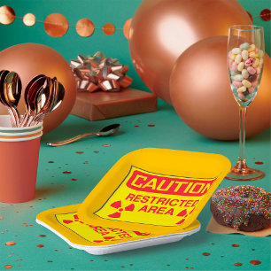 Beperkt gebied met waarschuwing papieren bordje