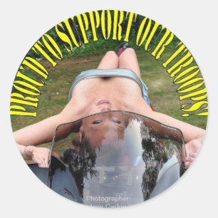 Bereid ter ondersteuning van onze troepenmacht Suz Ronde Sticker
