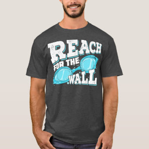 Bereik voor het zwemmen aan de wand t-shirt