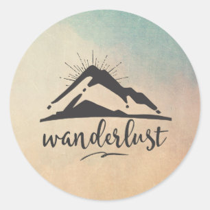Berg met zonnestralen - Wanderlust Typografie Ronde Sticker