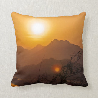 Bergachtige Laos Zonsondergang Kussen