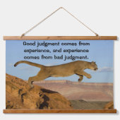 BergCougar springt over twee bergen. Hangend Wandkleed (Voorkant)