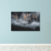 Bergen met mist door bronbos canvas afdruk (Insitu (Houten vloer))