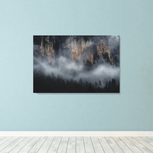 Bergen met mist door bronbos canvas afdruk (Insitu (Houten vloer))