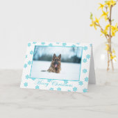 Berger allemand dans la carte de noël de neige. (Fleur jaune)