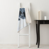 Berger allemand noir dans la couverture de duvet d (En situation)