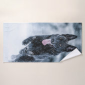 Berger allemand noir dans la couverture de duvet d (Serviette de bain)