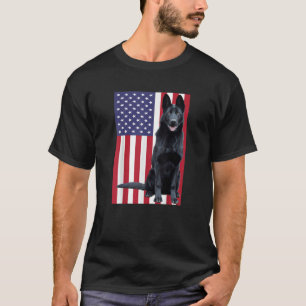 Berger noir allemand avec T-shirt drapeau américa