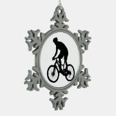 Bergfietsensilhouet - Kies achtergrondkleur Tin Sneeuwvlok Ornament (Links)