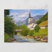 Bergkerk met stroomlandschap briefkaart (Voorkant)