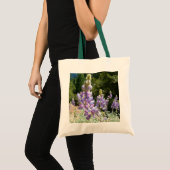 Berglupinen in Yosemite Tote Bag (Voorkant (product))