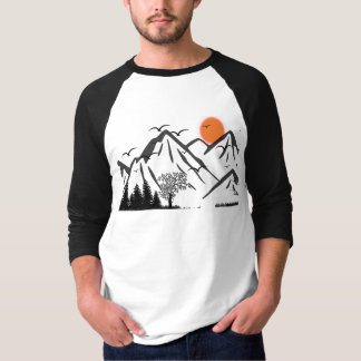 Bergsilhouet met vliegende vogels t-shirt