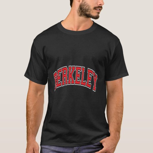 Berkeley Varsity Stijl Rode Tekst T-shirt (Voorkant)