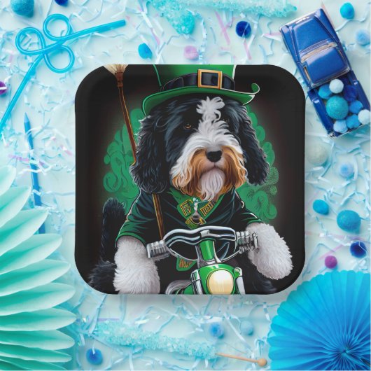 Bernedoodle Dog fiets St. Patrick's Day Papieren Bordje (Feest)
