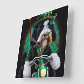 Bernedoodle Dog fiets St. Patrick's Day Vierkante Klok (Hoek)