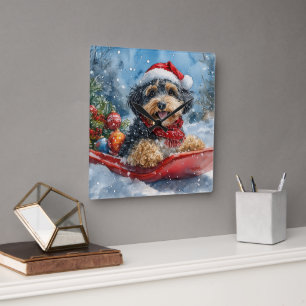 Bernedoodle-hond in slee Laat het sneeuwen Kerstmi Vierkante Klok