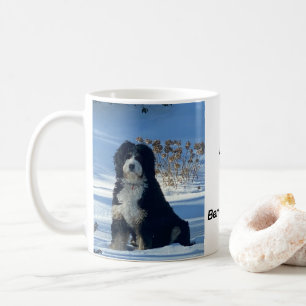 Bernedoodle hond op besneeuwde Mok